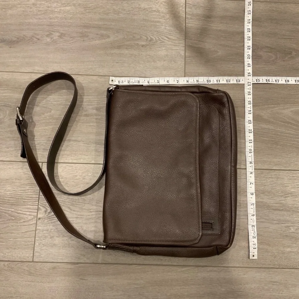 BARNEYS NEW YORK COLLECTION Brown Soft Leather Messenger Bag Made in Italy